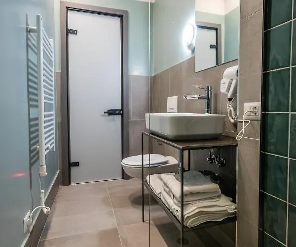 Allure Boutique מלון טיראנה