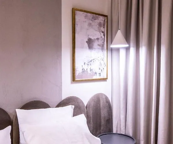 Allure Boutique מלון טיראנה