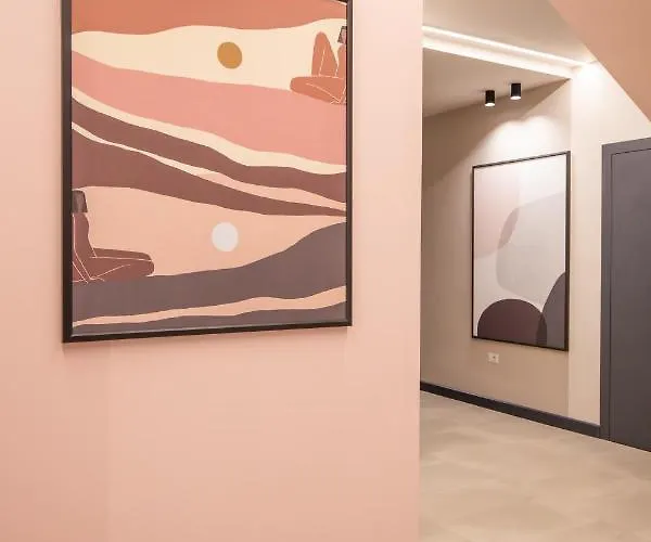 Allure Boutique מלון טיראנה