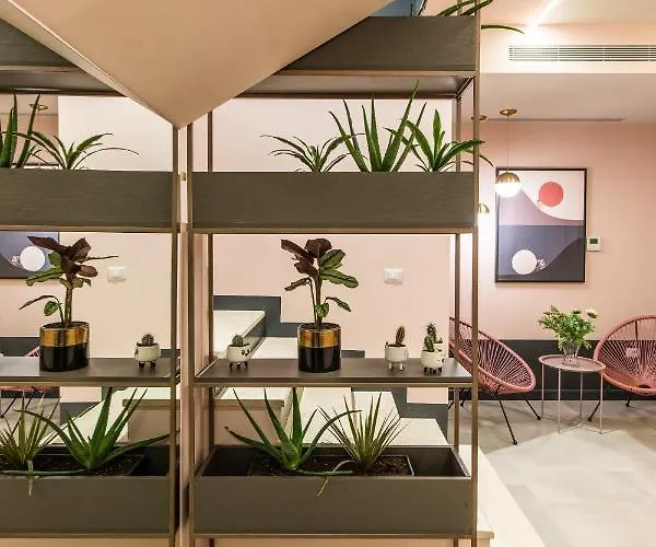 מלון Allure Boutique 4*